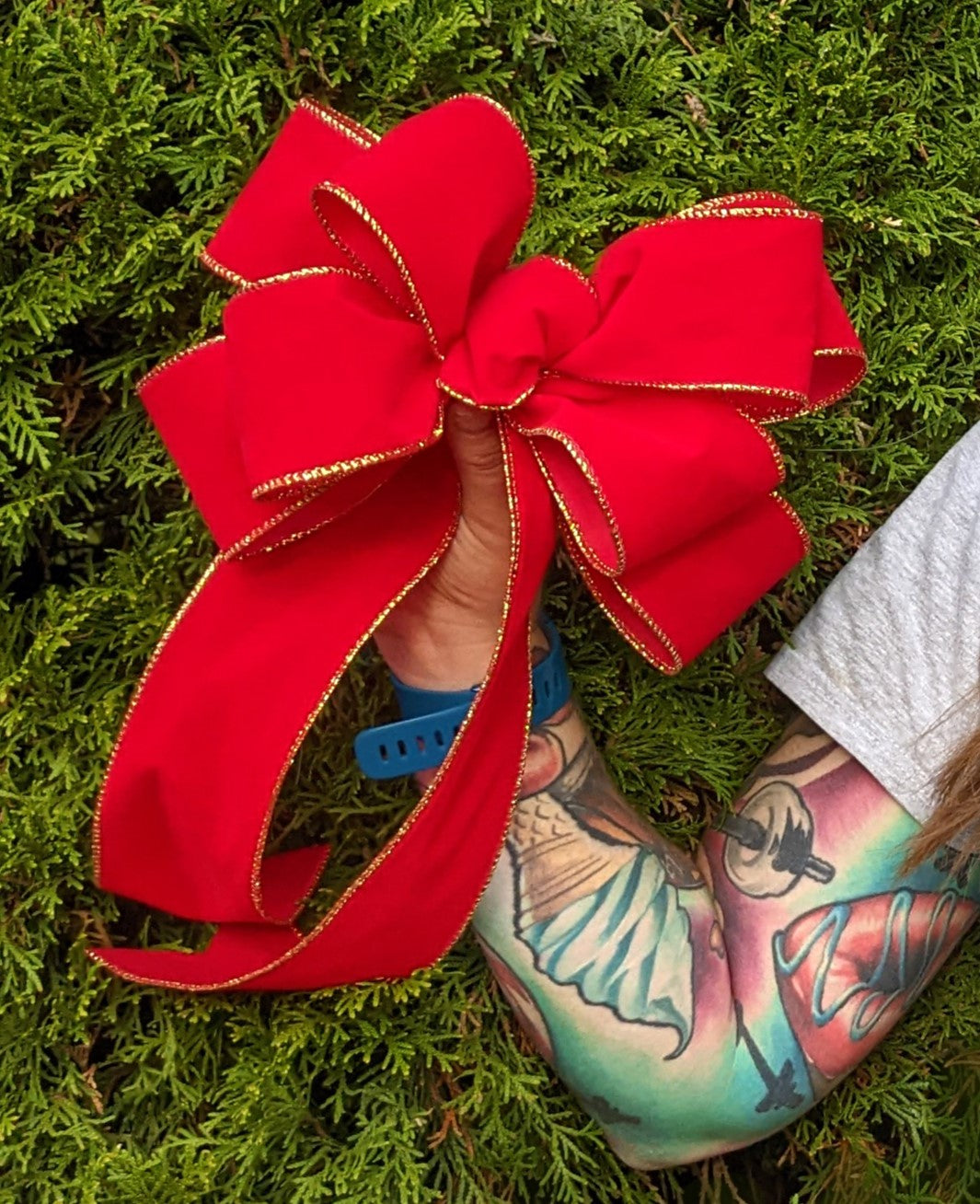Alicia with holiday bows, workshop 11-12-22 CROPPED VERTICAL BOW ONLY